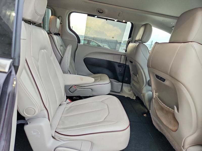 2019 CHRYSLER PACIFICA LIMITED 11