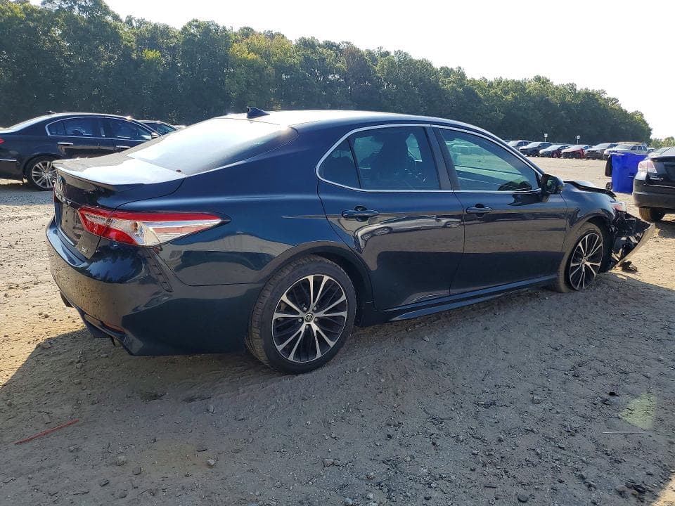 2020 TOYOTA CAMRY SE 3