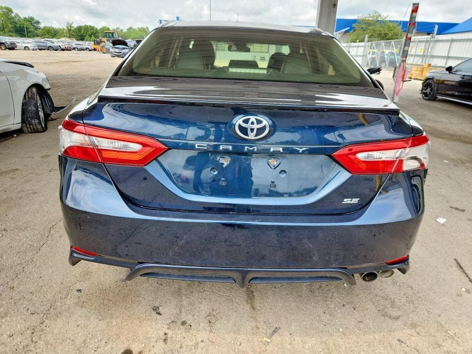 2018 TOYOTA CAMRY SE 6