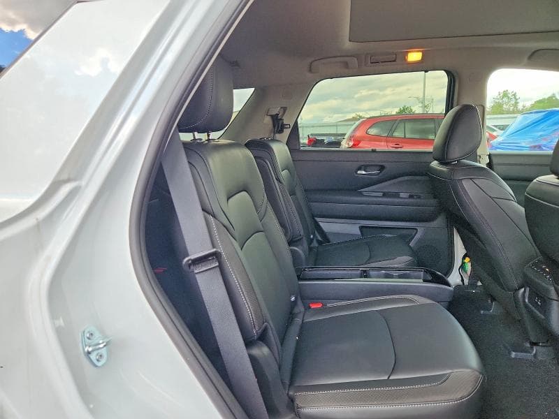 2025 NISSAN PATHFINDER SL 10