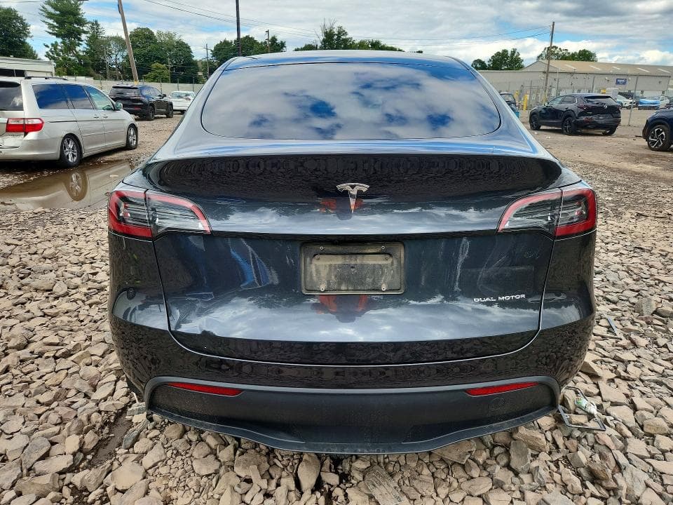 2025 TESLA MODEL Y 6