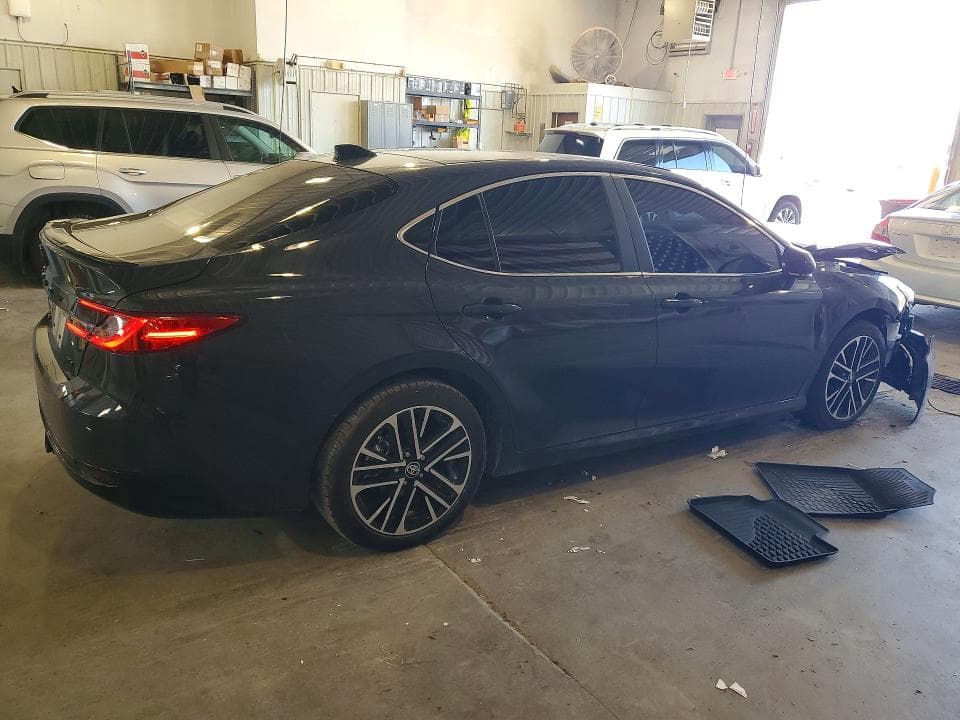 2026 TOYOTA CAMRY XLE 3
