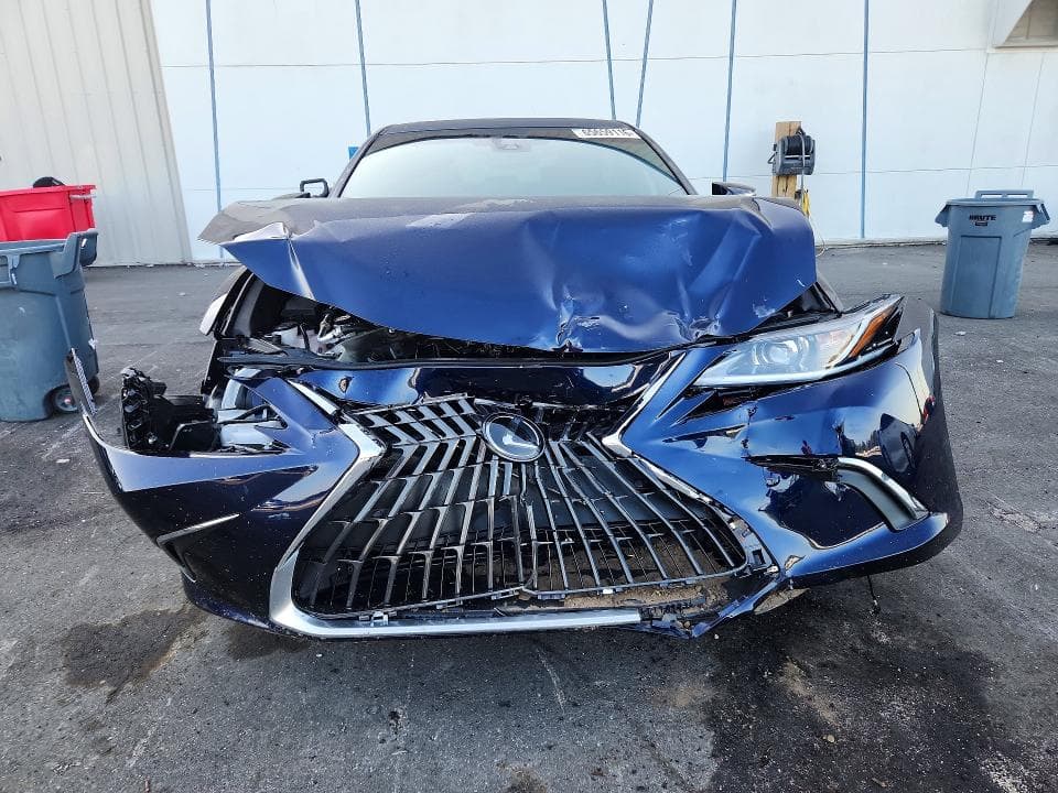 2025 LEXUS ES 300H BASE 5