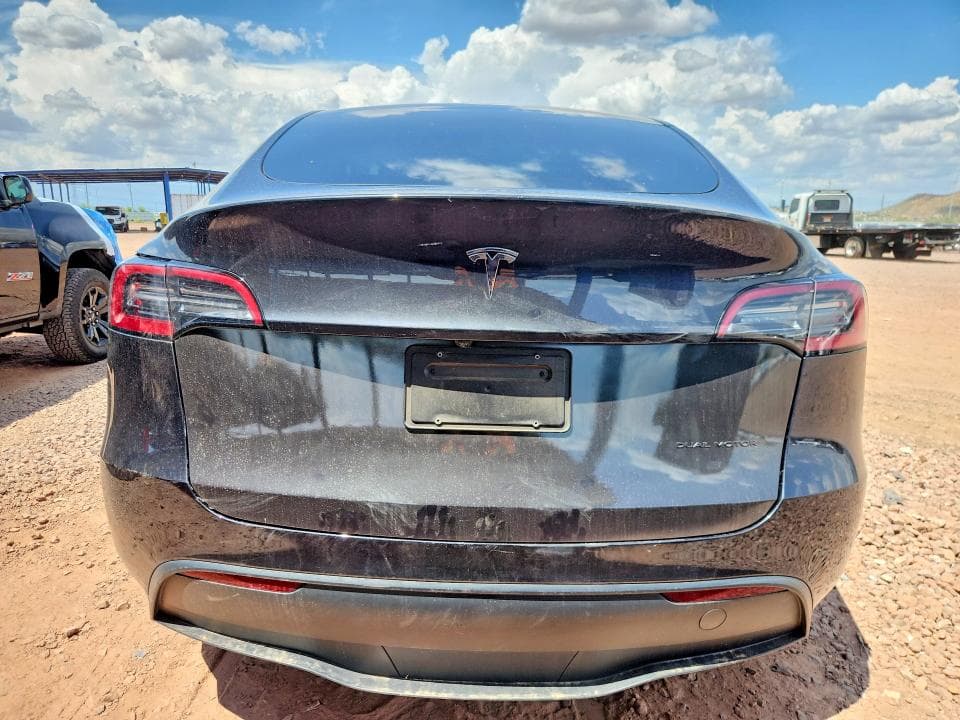 2024 TESLA MODEL Y 6