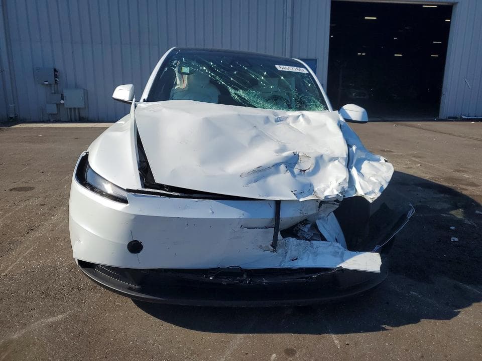 2026 TESLA MODEL Y 5
