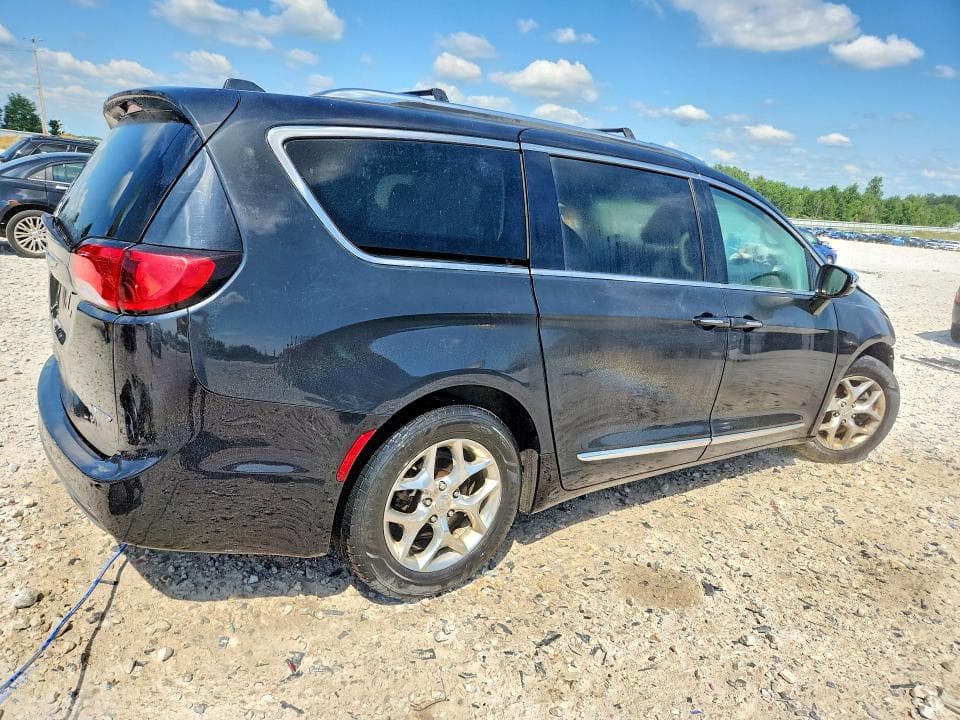2017 CHRYSLER PACIFICA LIMITED 3