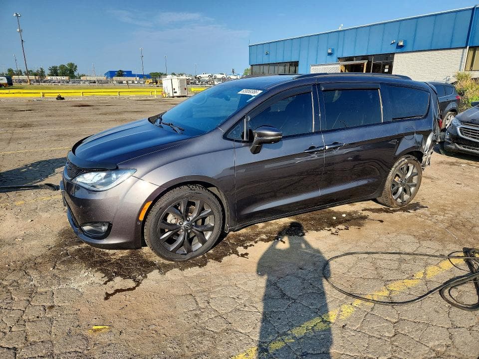 2019 CHRYSLER PACIFICA LIMITED - 1