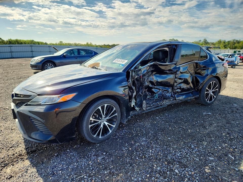 2018 TOYOTA CAMRY SE - 1