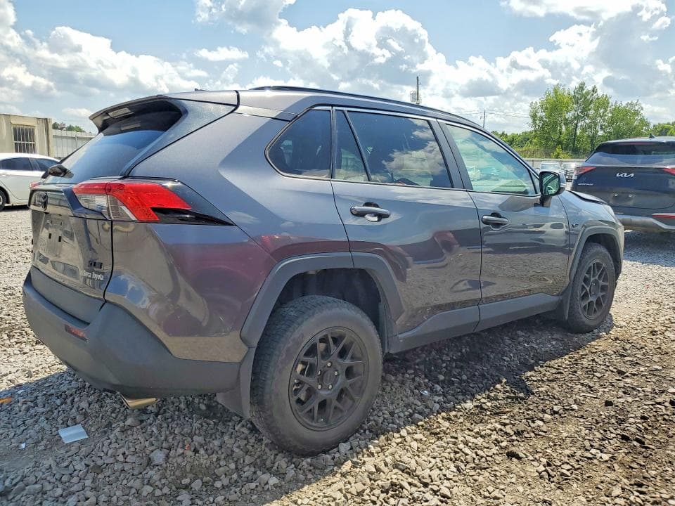 2024 TOYOTA RAV4 XLE 3