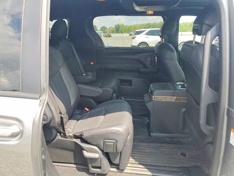 2021 TOYOTA SIENNA PLATINUM 7-PASSENGER 11
