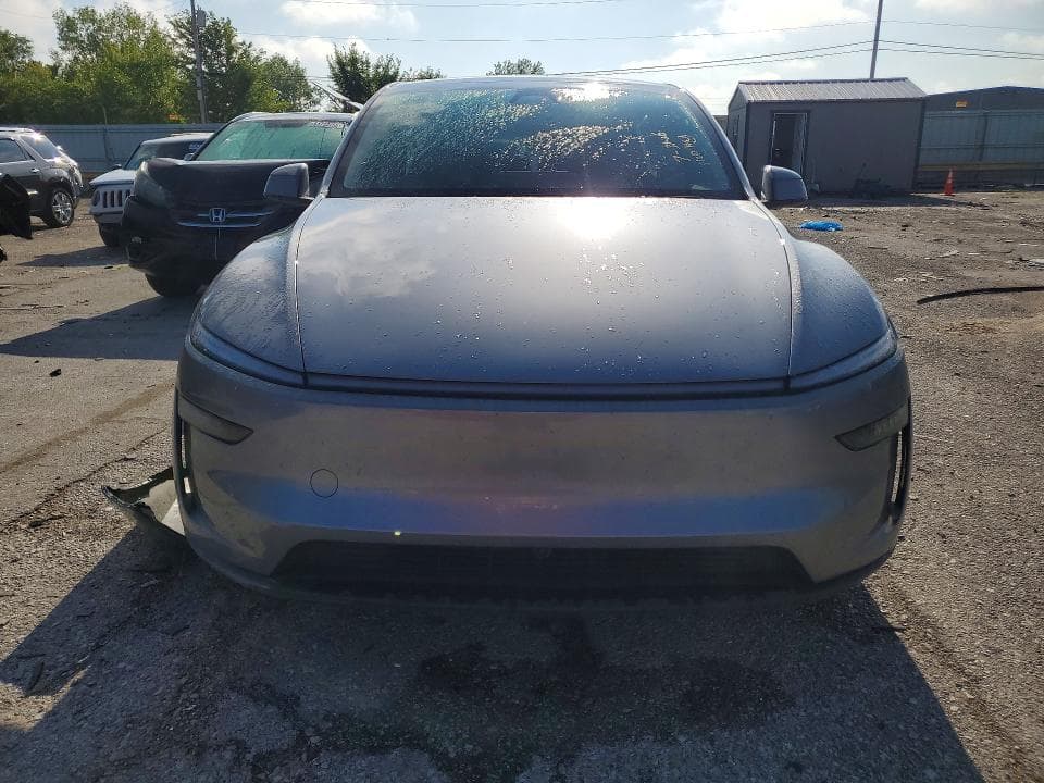 2026 TESLA MODEL Y 5