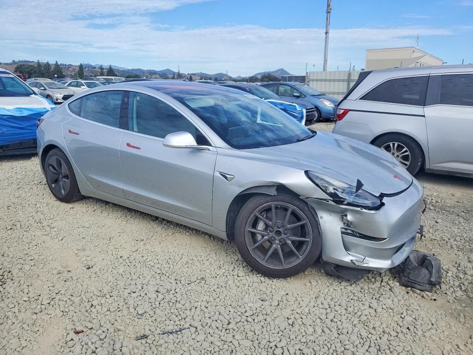 2018 TESLA MODEL 3 4