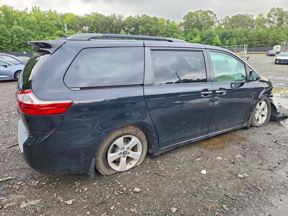 2019 TOYOTA SIENNA LE 3