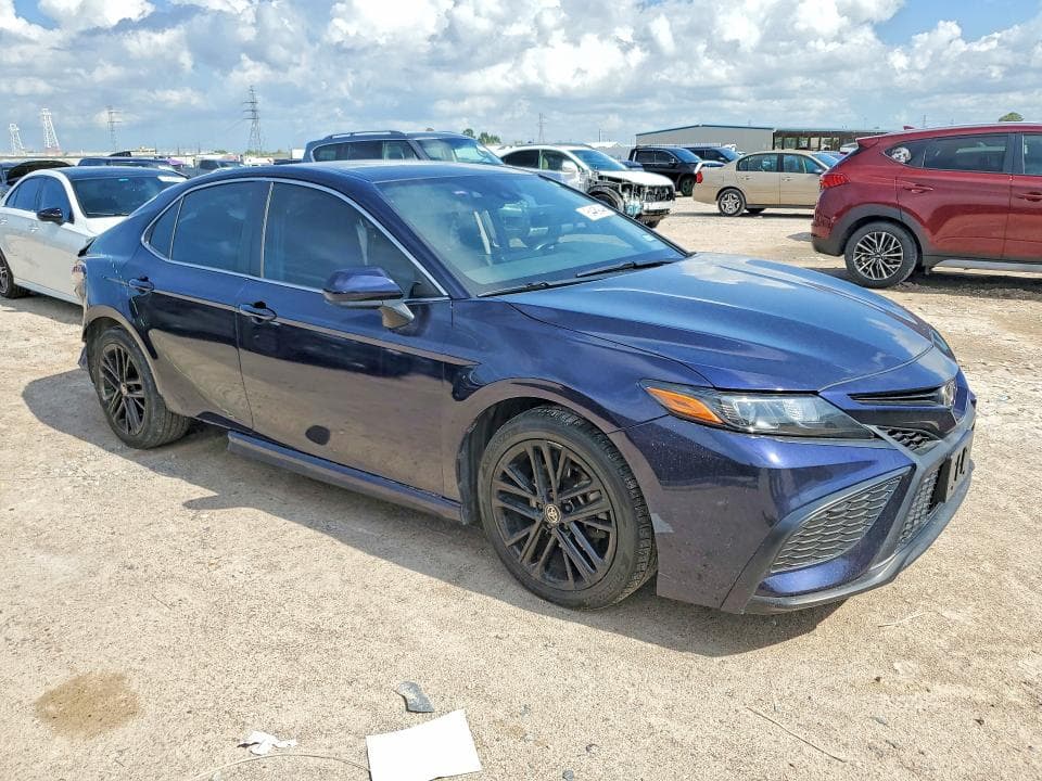 2021 TOYOTA CAMRY SE 4