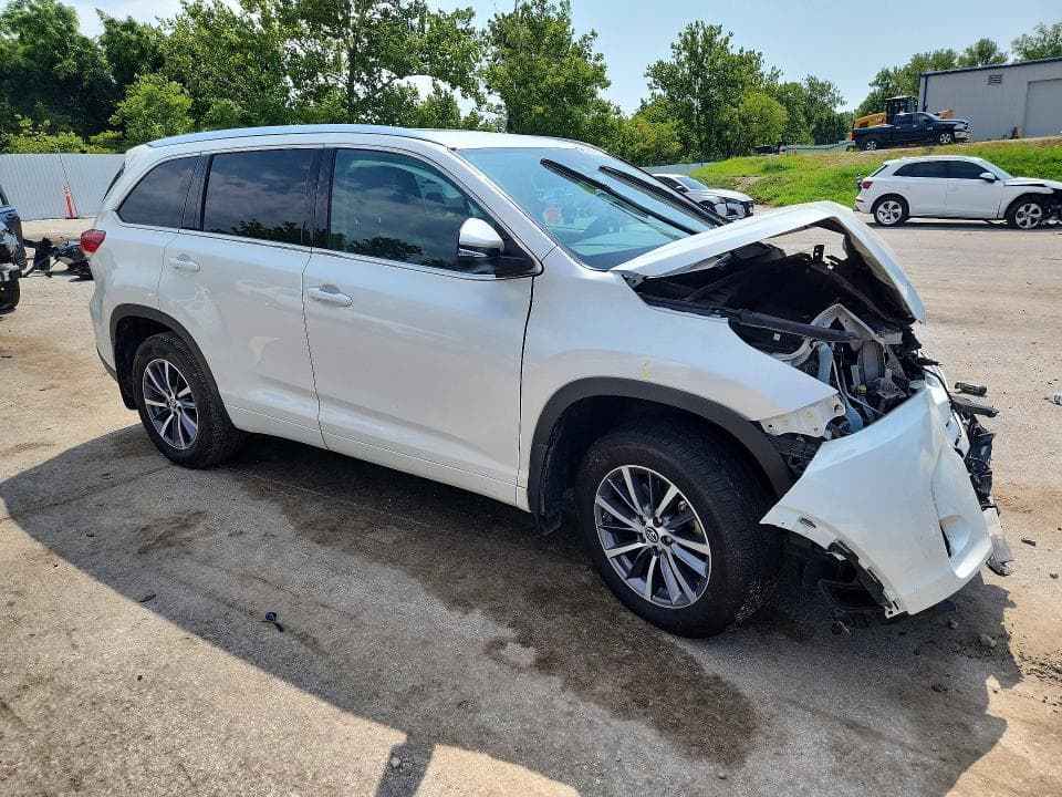 2018 TOYOTA HIGHLANDER XLE 4