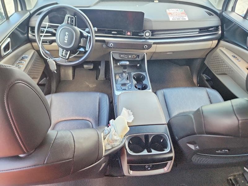 2025 KIA CARNIVAL LXS 8