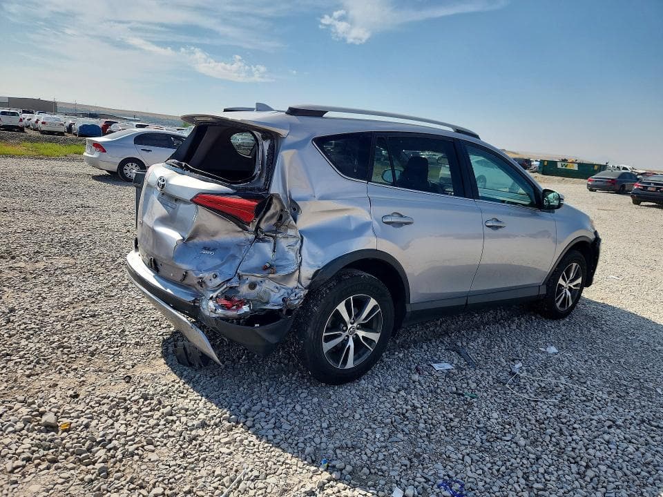 2018 TOYOTA RAV4 XLE 3