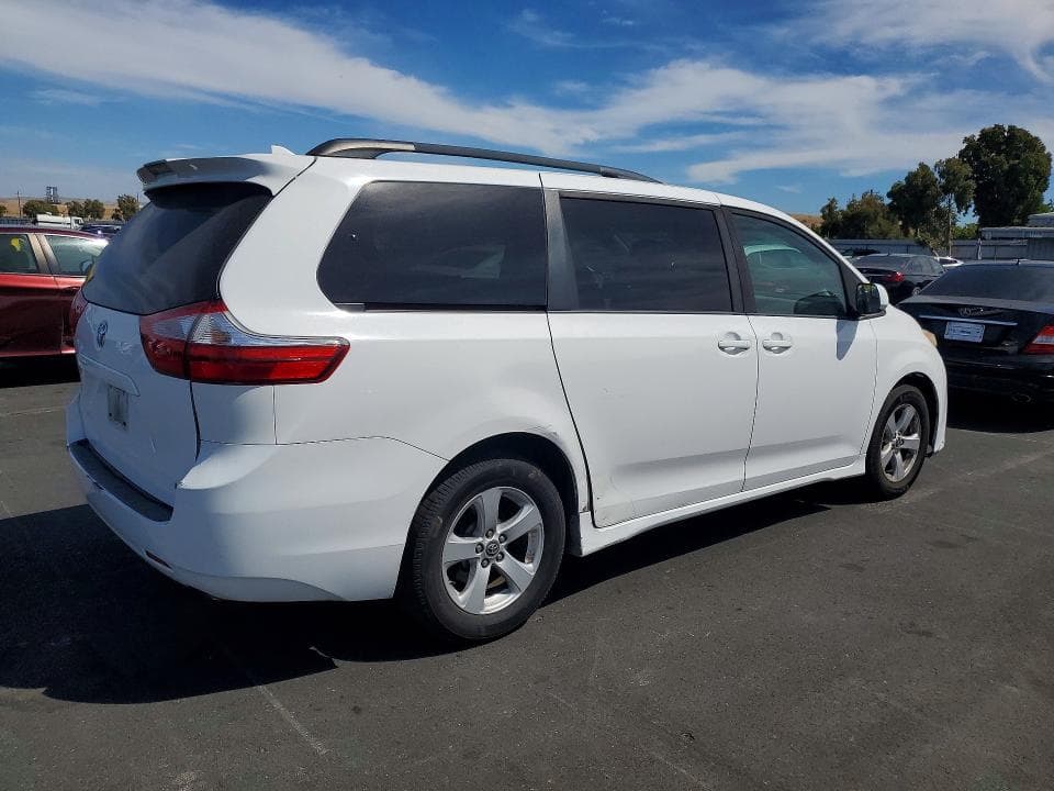 2019 TOYOTA SIENNA LE 3