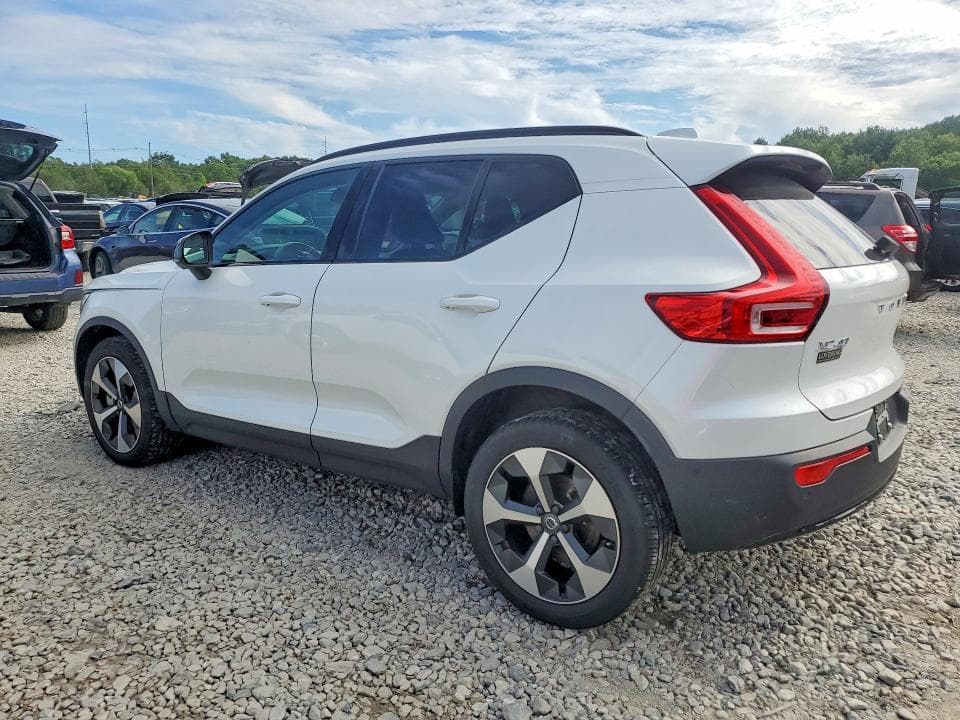 2024 VOLVO XC40 PLUS 2