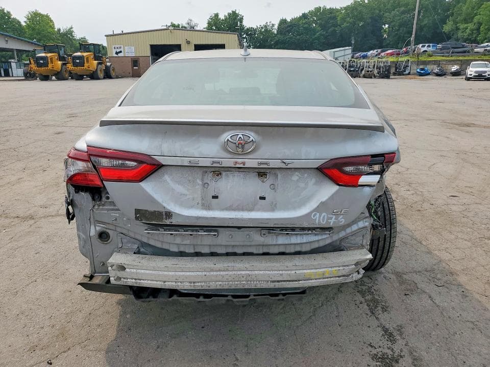 2021 TOYOTA CAMRY SE 6