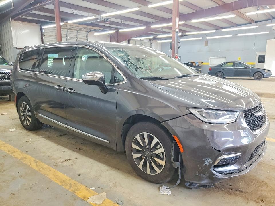 2023 CHRYSLER PACIFICA HYBRID LIMITED 4