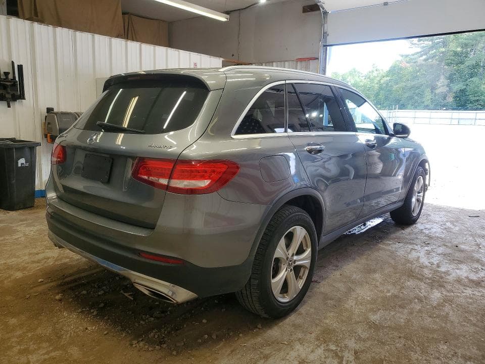 2018 MERCEDES-BENZ GLC 300 4MATIC 3