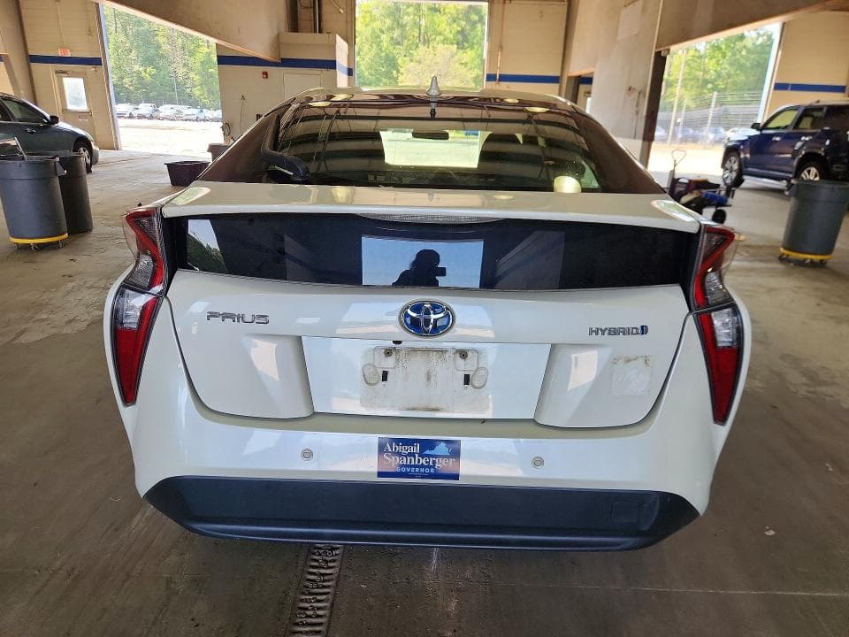 2017 TOYOTA PRIUS TWO 6