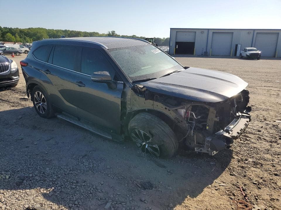 2023 TOYOTA HIGHLANDER XLE 4