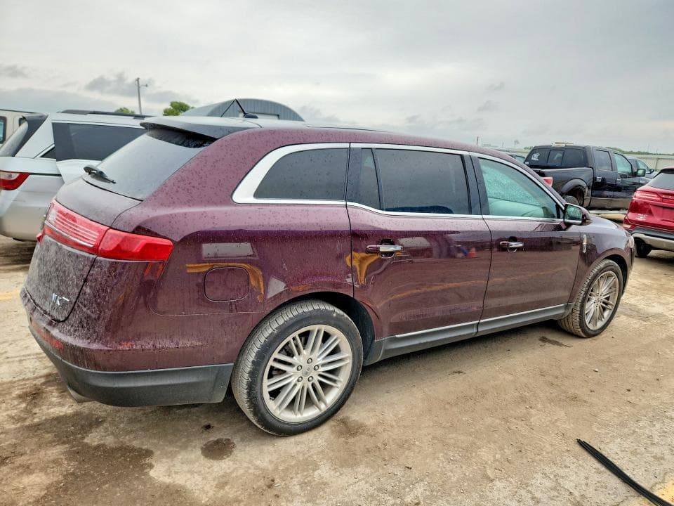 2018 LINCOLN MKT 3