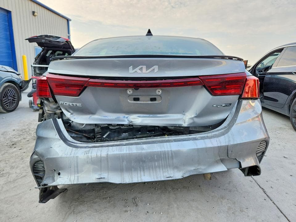 2023 KIA FORTE GT LINE 6
