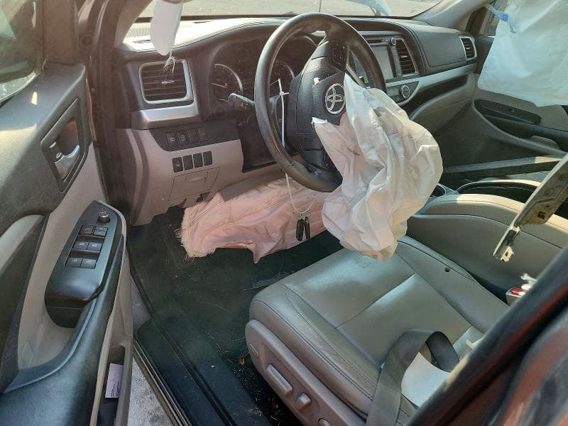 2017 TOYOTA HIGHLANDER XLE 8