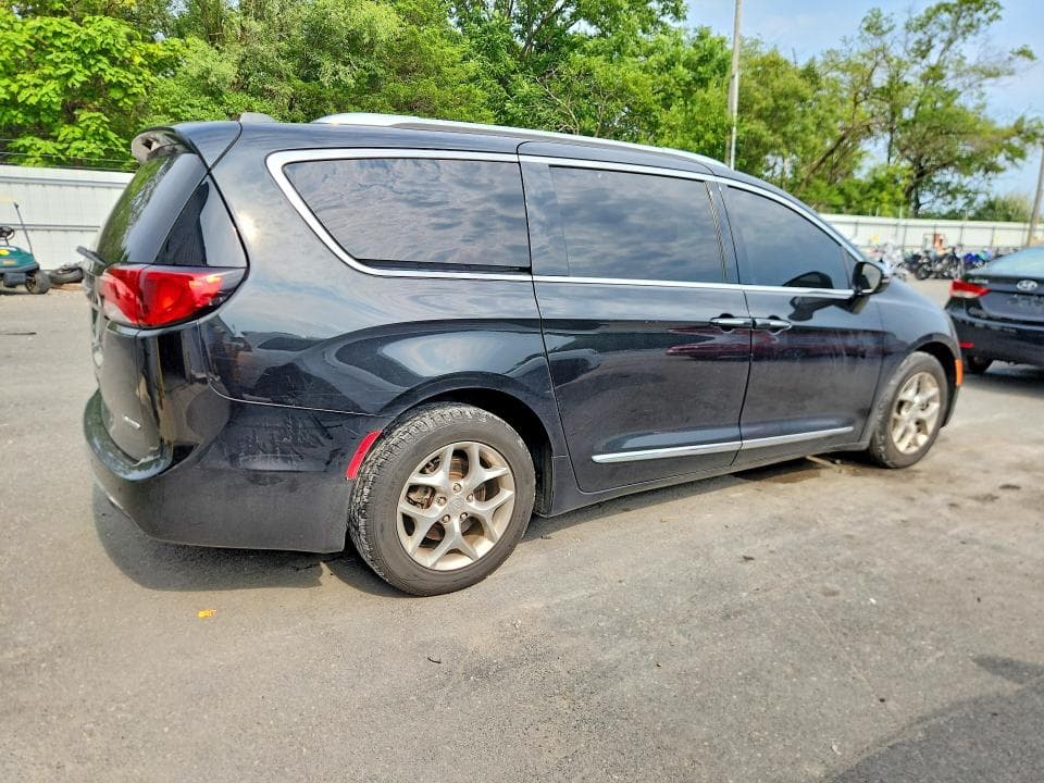 2018 CHRYSLER PACIFICA LIMITED 3