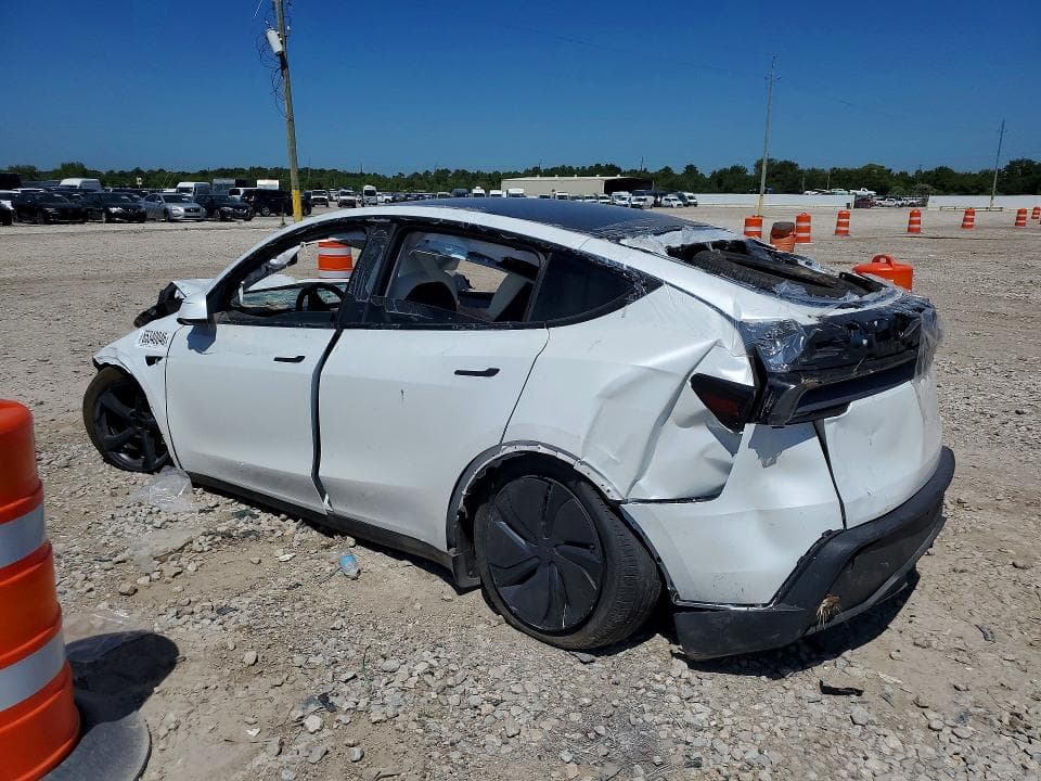 2026 TESLA MODEL Y 2
