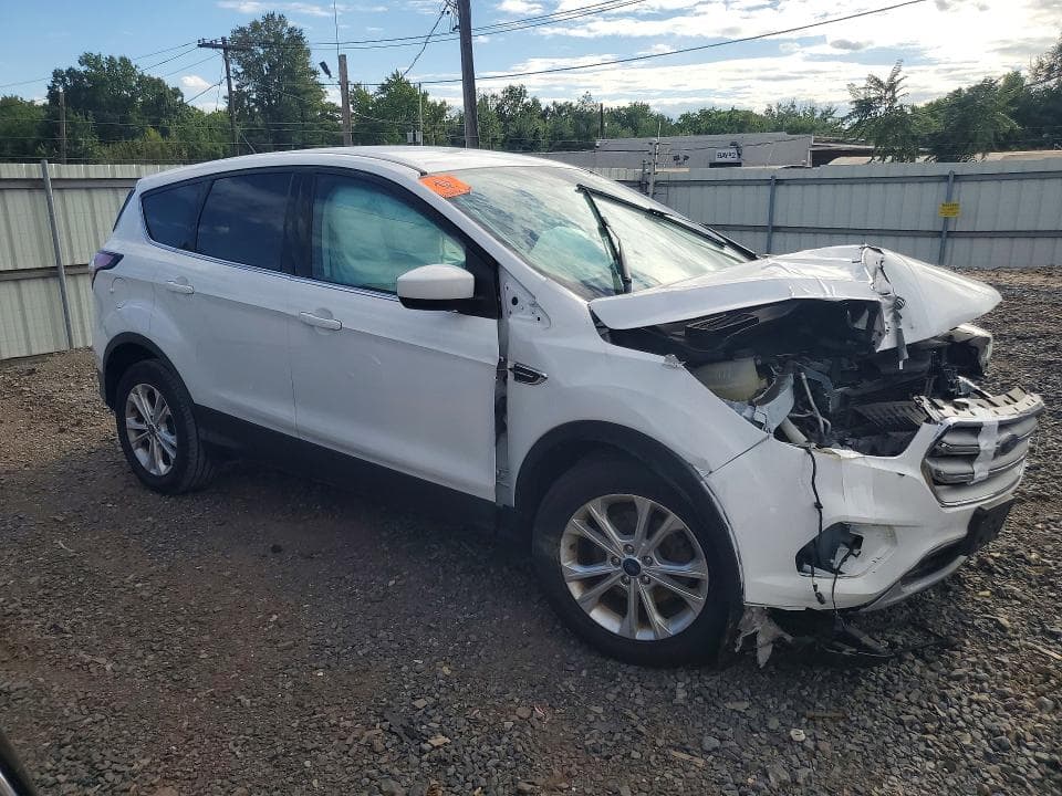 2017 FORD ESCAPE SE 4