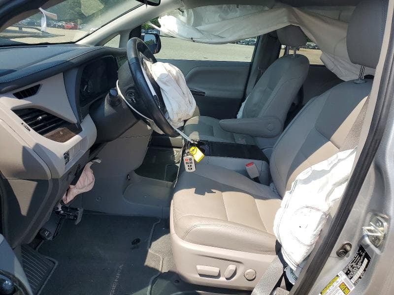 2020 TOYOTA SIENNA XLE 8-PASSENGER 7
