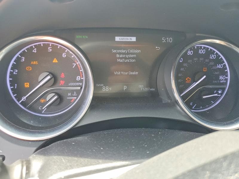 2019 TOYOTA CAMRY XLE 9