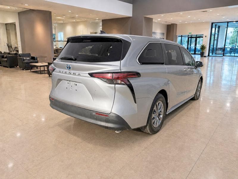 2022 TOYOTA SIENNA LE 4