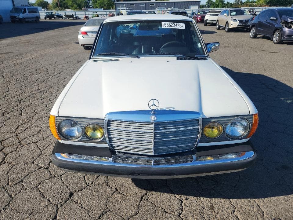 1982 MERCEDES-BENZ 240 D 5