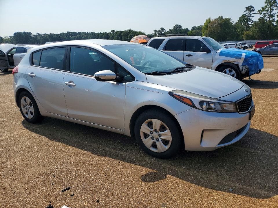 2017 KIA FORTE5 LX 4