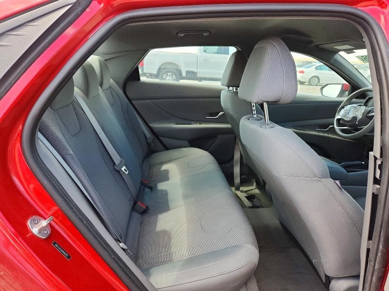 2022 HYUNDAI ELANTRA SE 10