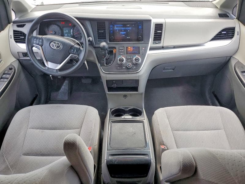 2017 TOYOTA SIENNA LE 8