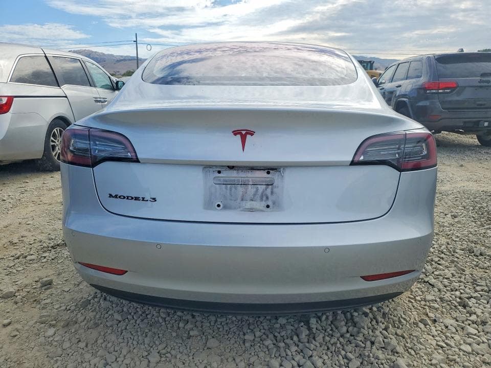 2018 TESLA MODEL 3 6