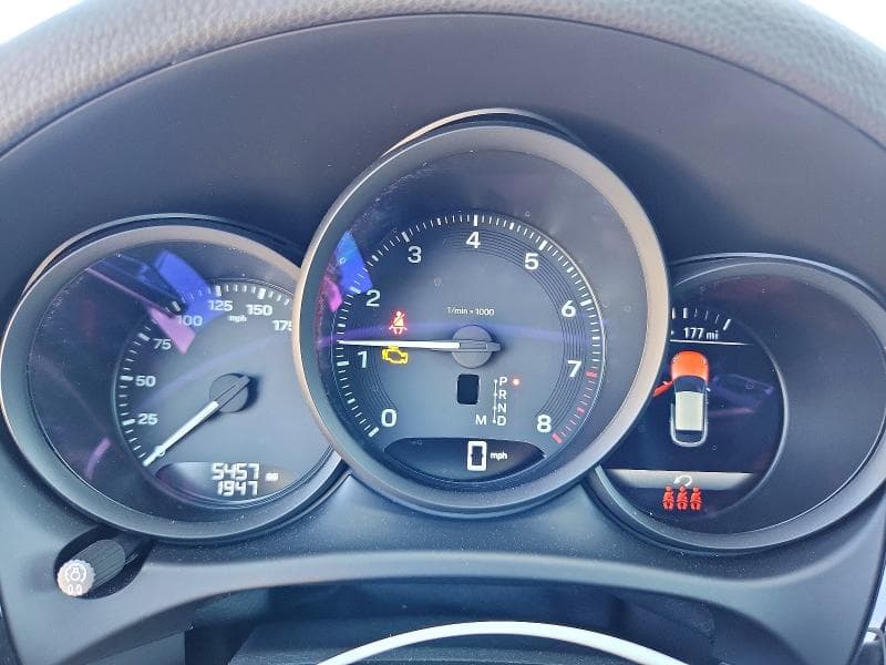 2026 PORSCHE MACAN BASE 9