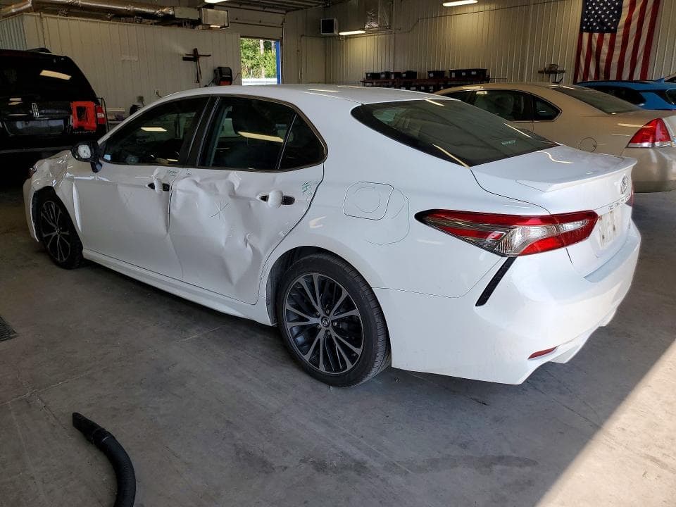 2018 TOYOTA CAMRY SE 2