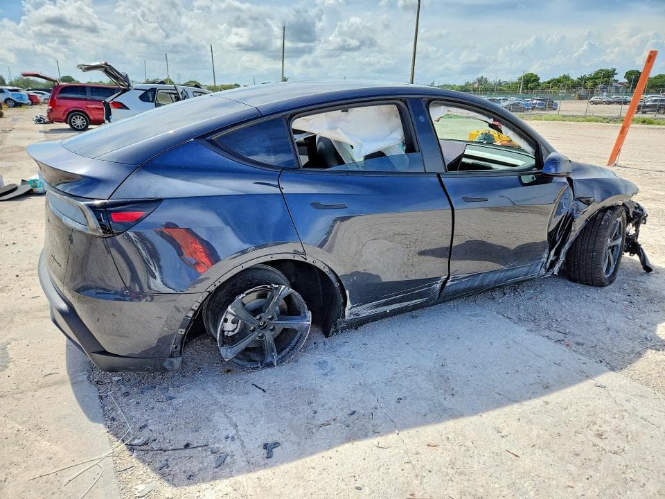 2026 TESLA MODEL Y 3
