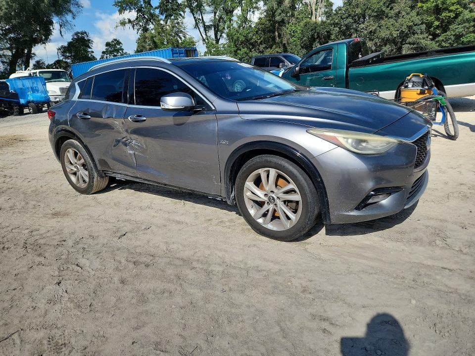 2017 INFINITI QX30 PREMIUM 4