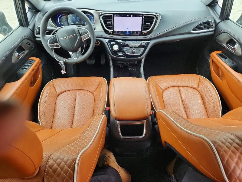 2025 CHRYSLER PACIFICA HYBRID PINNACLE 8