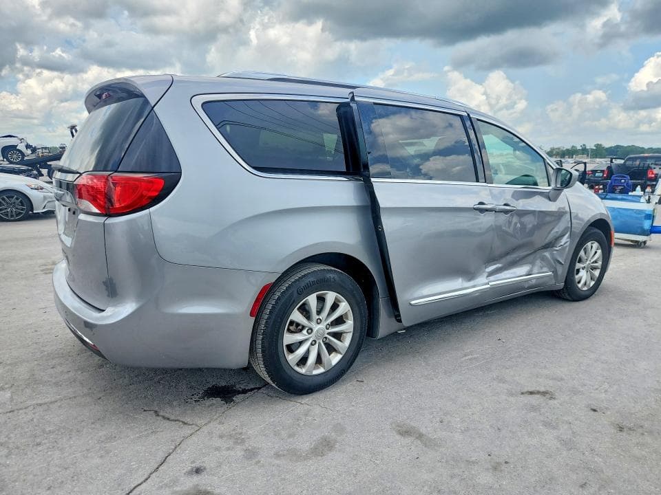 2019 CHRYSLER PACIFICA TOURING L 3