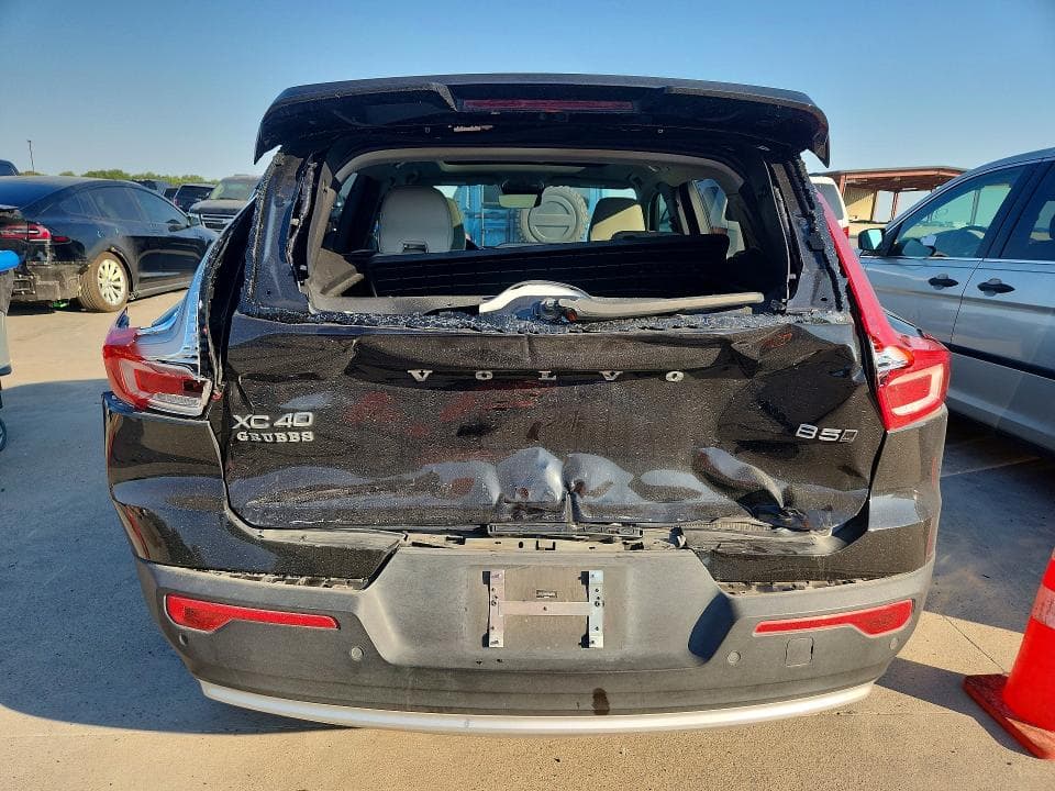 2023 VOLVO XC40 PLUS 6