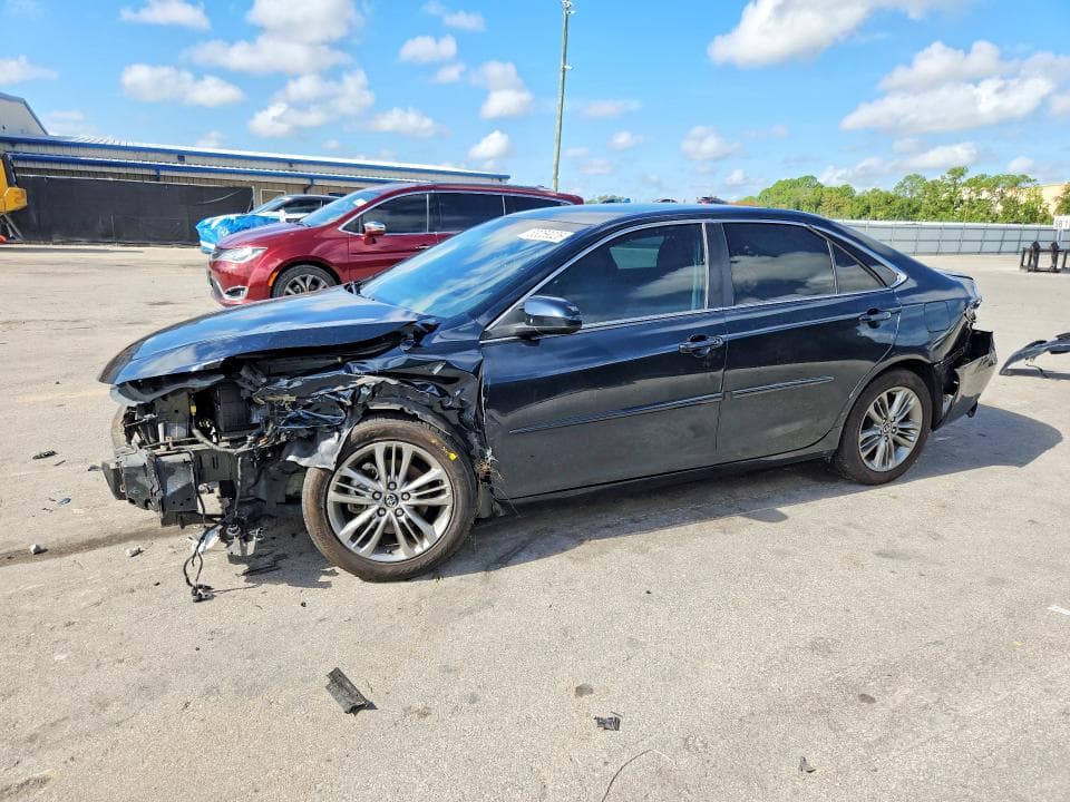 2017 TOYOTA CAMRY SE - 1